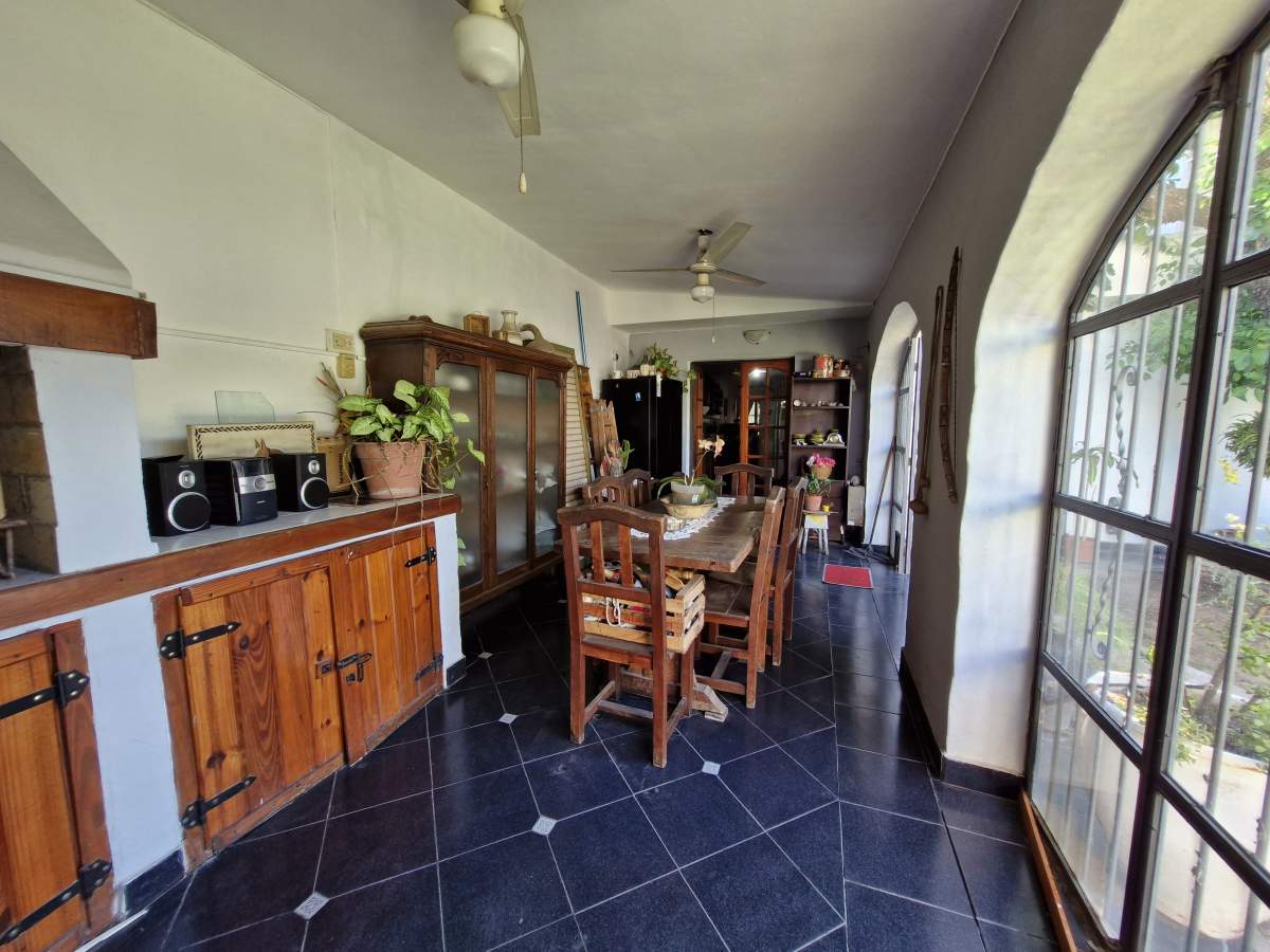 Venta casa cinco dormitorios zona sur Parque Los Molinos