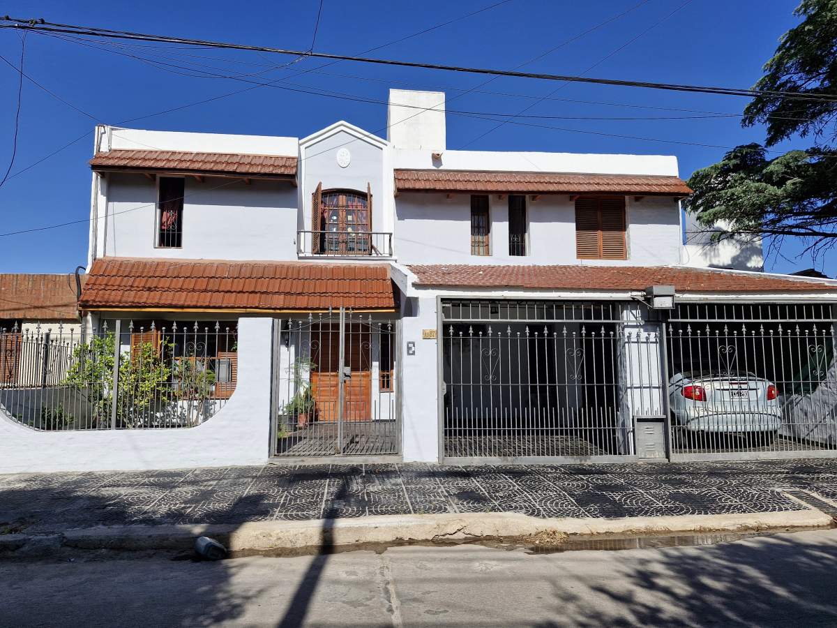 Venta casa cinco dormitorios zona sur Parque Los Molinos
