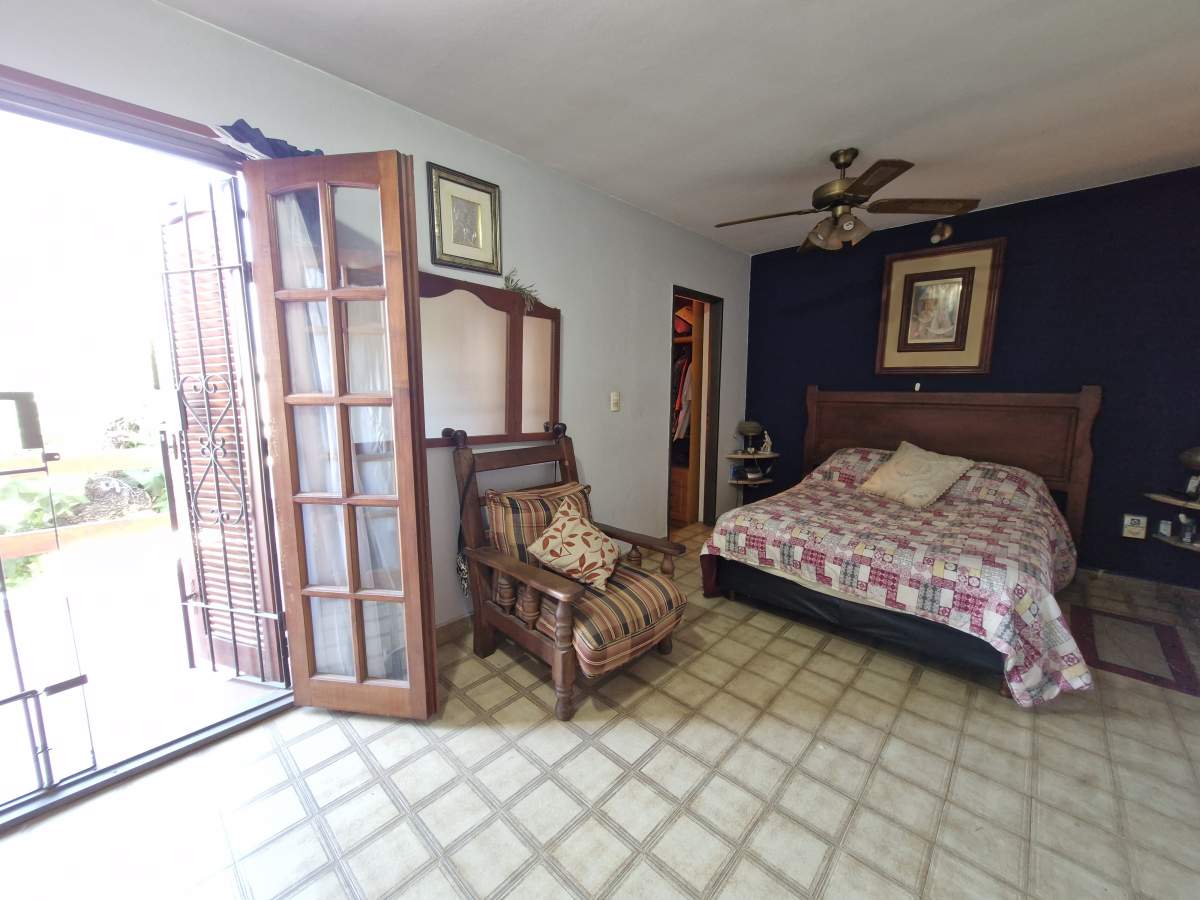 Venta casa cinco dormitorios zona sur Parque Los Molinos