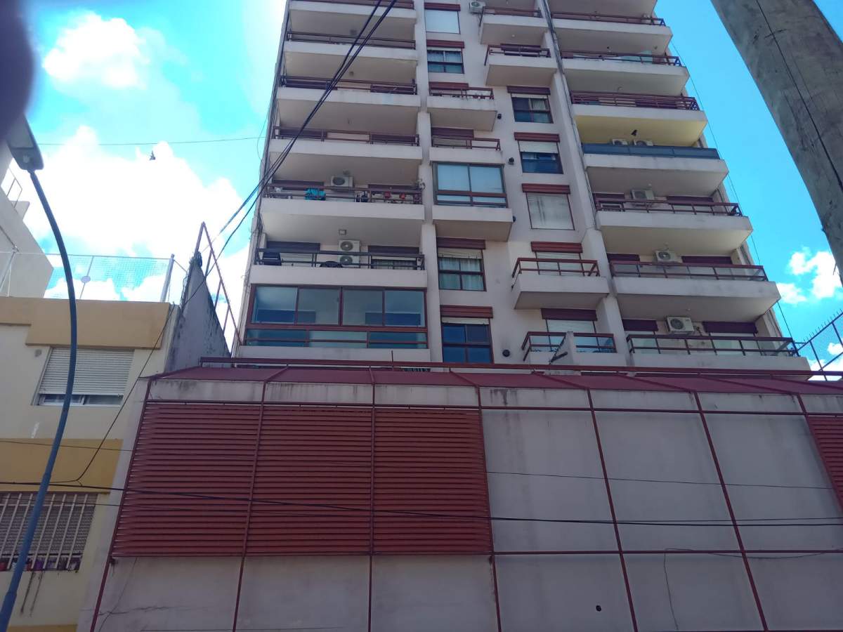 Se alquila Dpto de 2 dormitorios con cochera