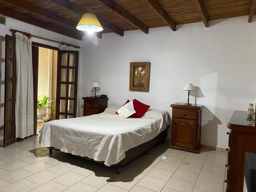 Venta Casa 8 Dormitorios Embalse Con Cochera