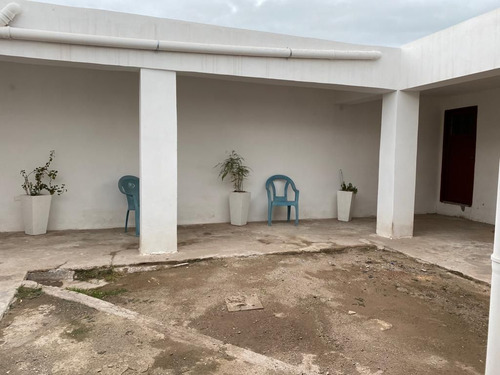 Venta Casa 8 Dormitorios Embalse Con Cochera