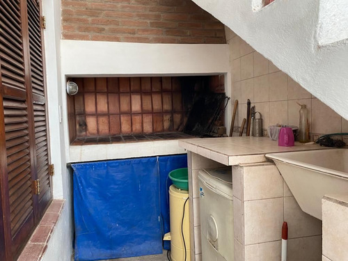 Venta Casa 8 Dormitorios Embalse Con Cochera