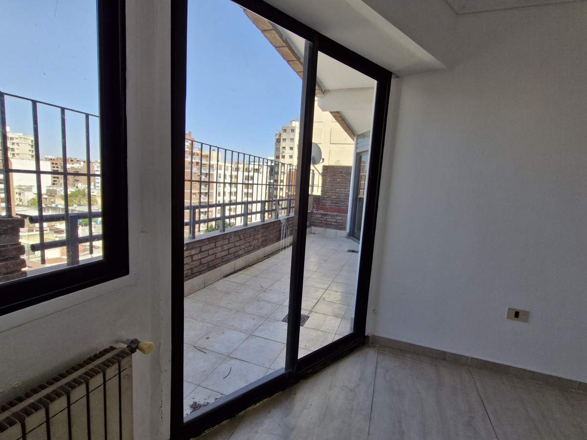 Venta Semipiso 2 Dormitorios Zona Centro con terraza