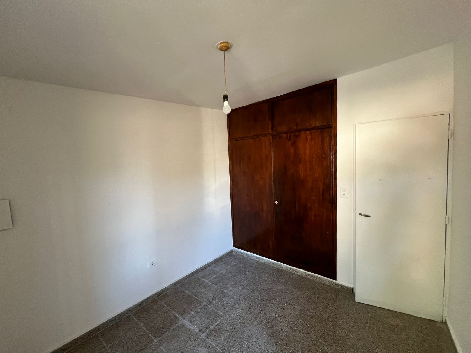 ALQUILO CASA B RESIDENCIAL VELEZ SARSFIELD - 4 DORMITORIOS CON COCHERA-