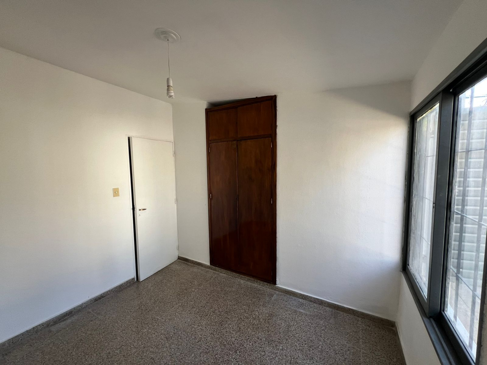 ALQUILO CASA B RESIDENCIAL VELEZ SARSFIELD - 4 DORMITORIOS CON COCHERA-