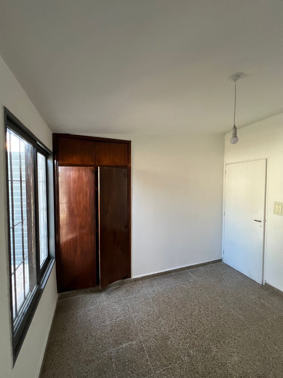 ALQUILO CASA B RESIDENCIAL VELEZ SARSFIELD - 4 DORMITORIOS CON COCHERA-
