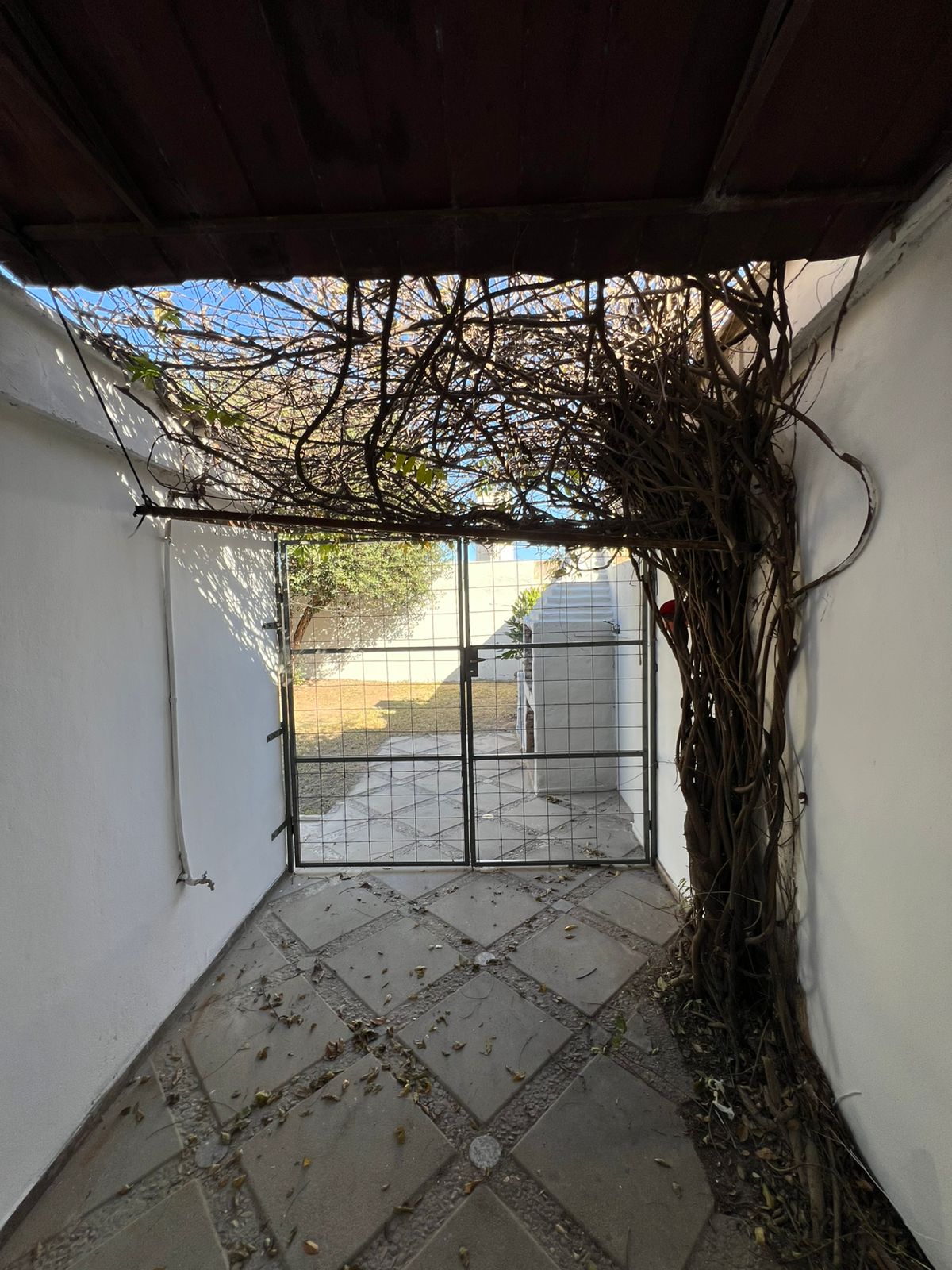 ALQUILO CASA B RESIDENCIAL VELEZ SARSFIELD - 4 DORMITORIOS CON COCHERA-