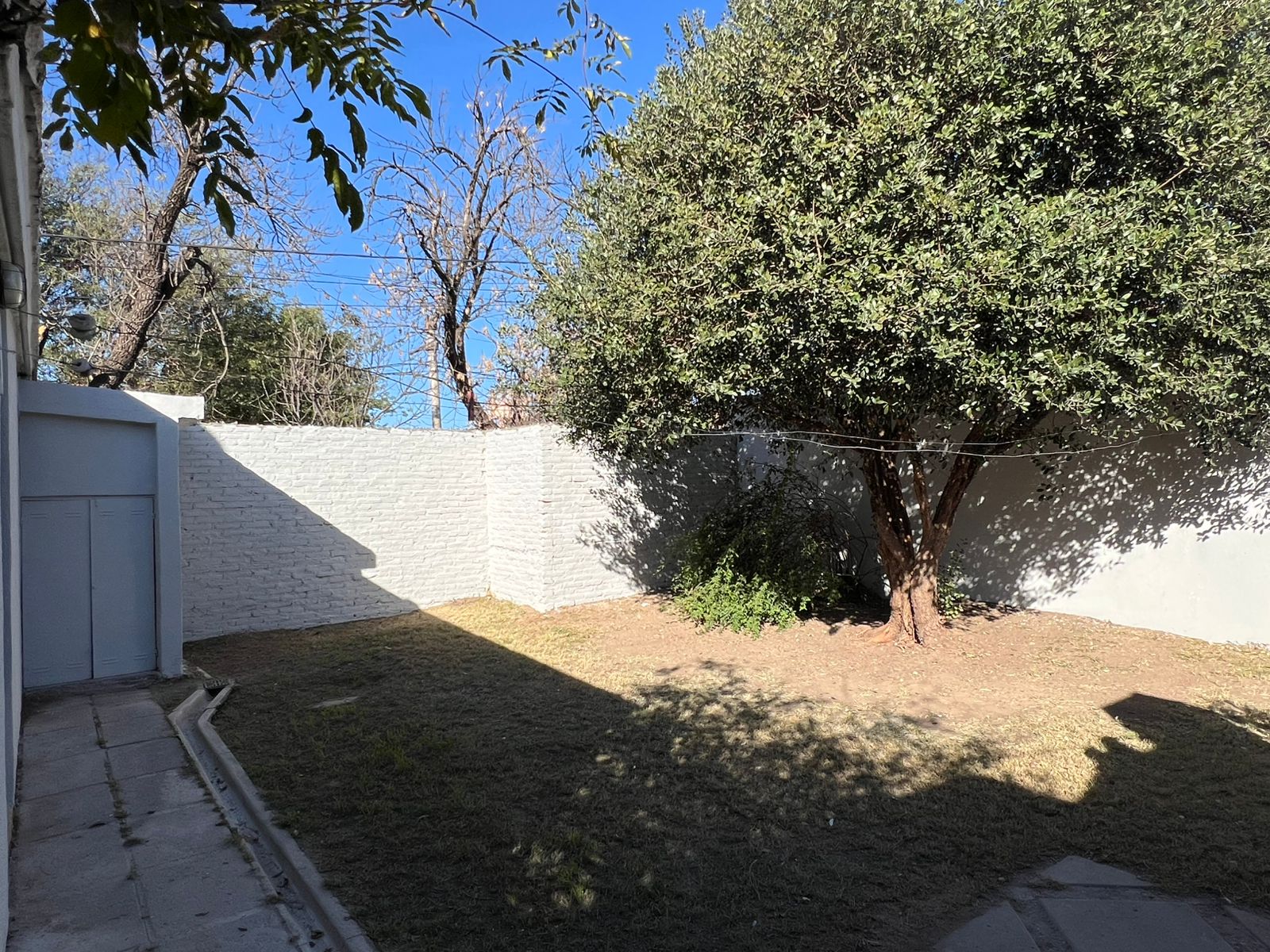 ALQUILO CASA B RESIDENCIAL VELEZ SARSFIELD - 4 DORMITORIOS CON COCHERA-