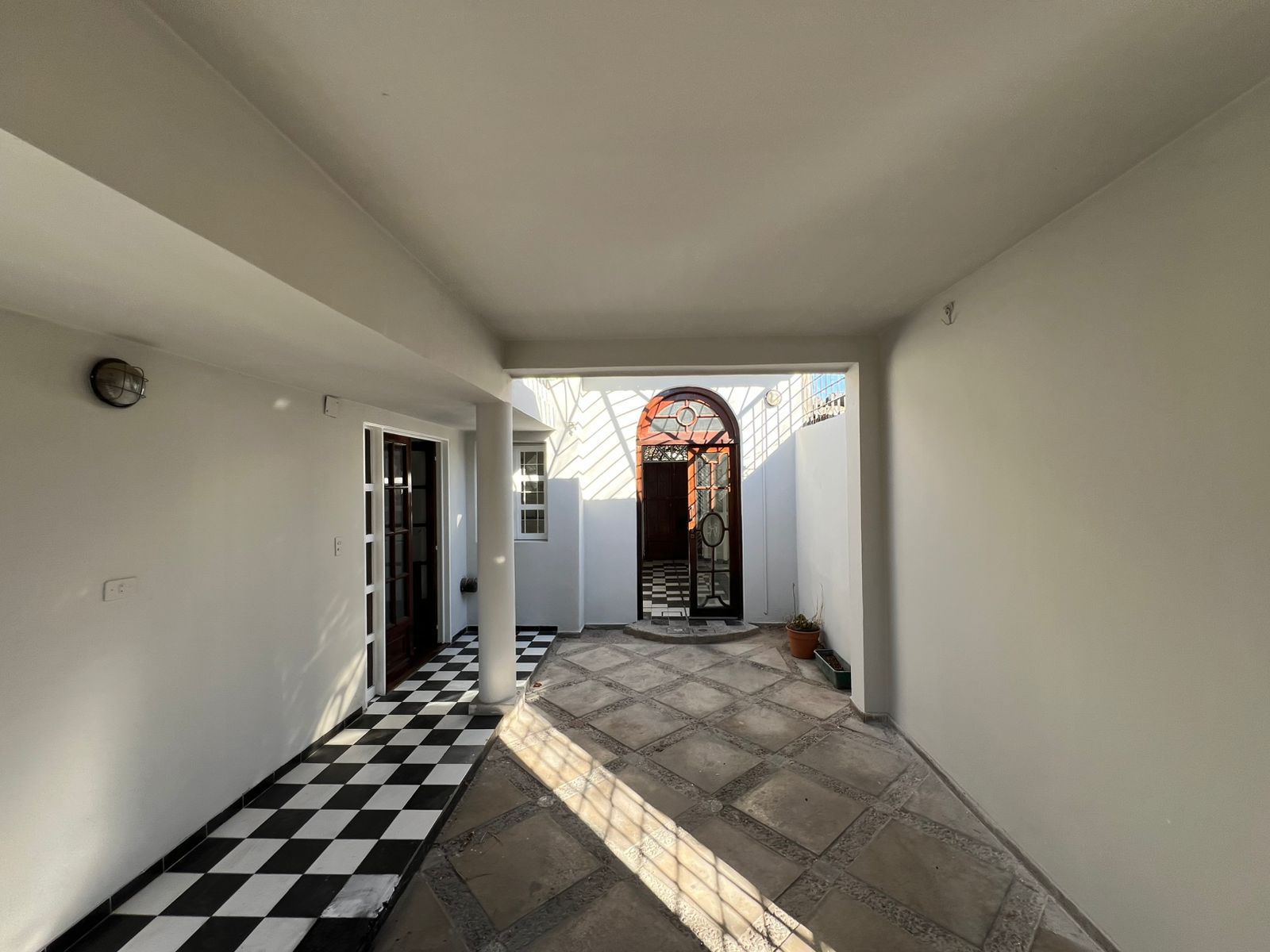 ALQUILO CASA B RESIDENCIAL VELEZ SARSFIELD - 4 DORMITORIOS CON COCHERA-