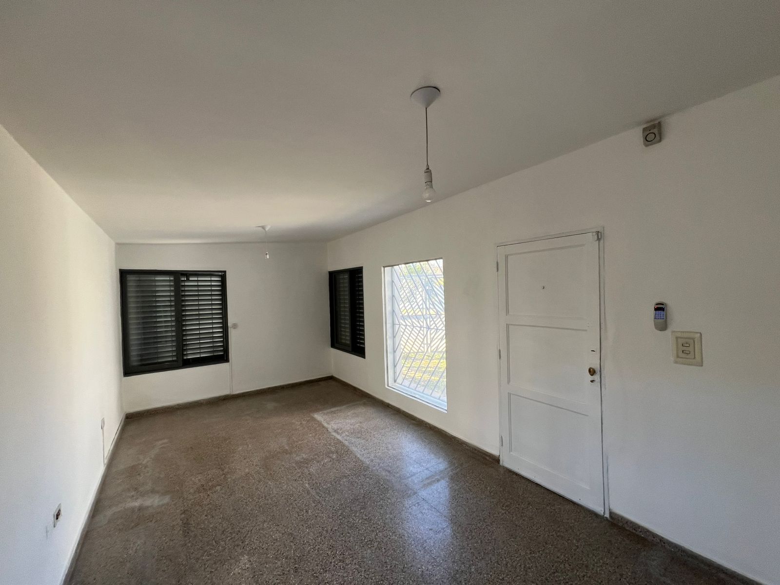 ALQUILO CASA B RESIDENCIAL VELEZ SARSFIELD - 4 DORMITORIOS CON COCHERA-