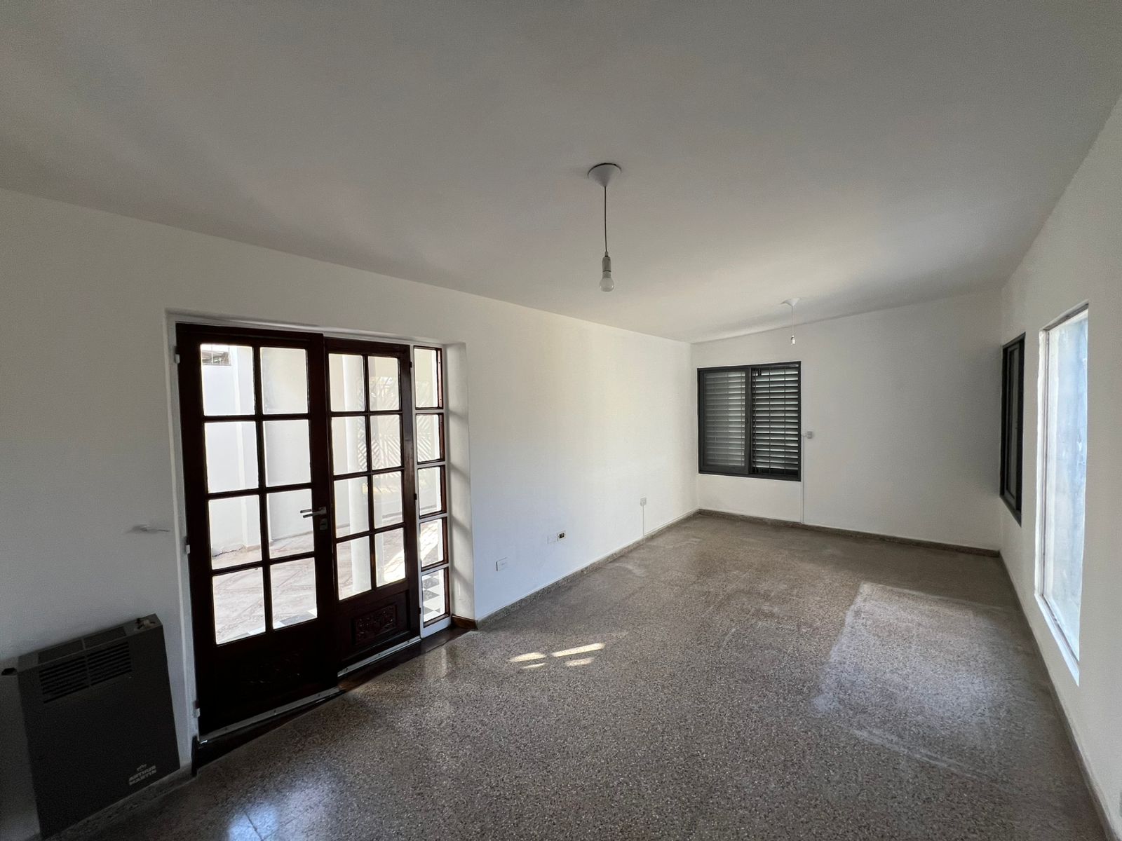 ALQUILO CASA B RESIDENCIAL VELEZ SARSFIELD - 4 DORMITORIOS CON COCHERA-