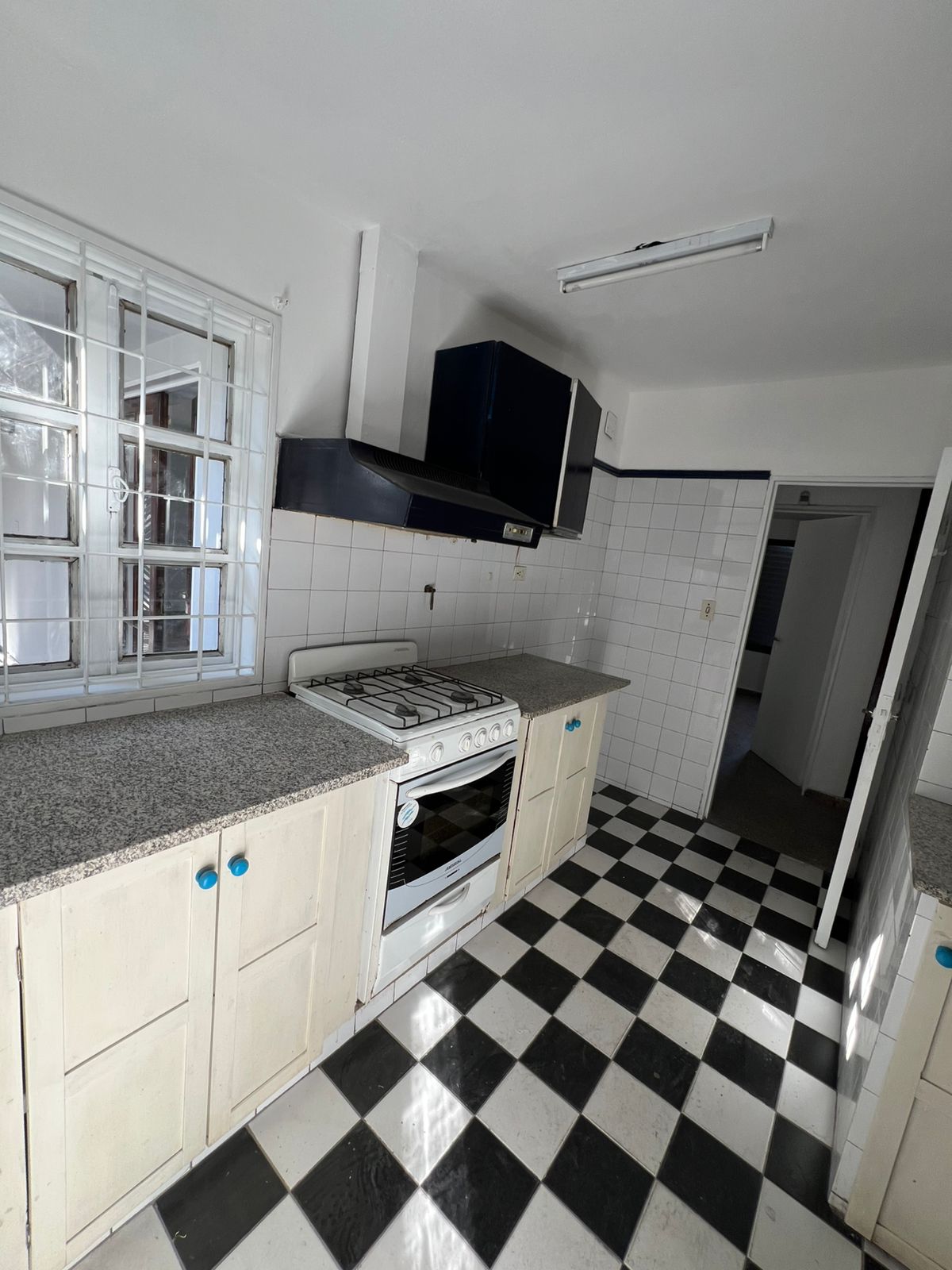 ALQUILO CASA B RESIDENCIAL VELEZ SARSFIELD - 4 DORMITORIOS CON COCHERA-