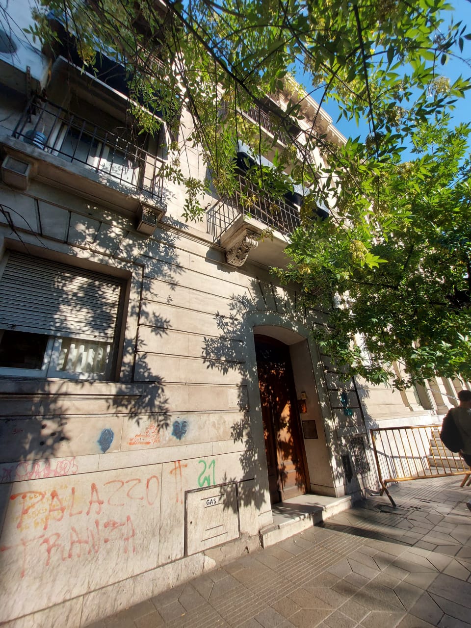VENTA DEPTO PLANTA BAJA ZONA PATIO OLMOS - 1 DORM DE GRAN TAMAÑO CON PATIO - NO LO DEJES PASAR !