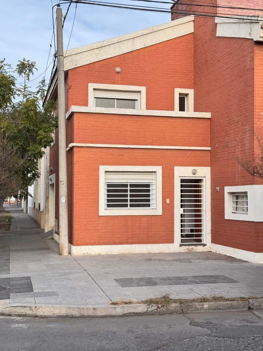 ALQUILER DUPLEX A METROS DE AV. SABATTINI - 2 DORM CON COCHERA Y  PATIO - VENI A VERLO!