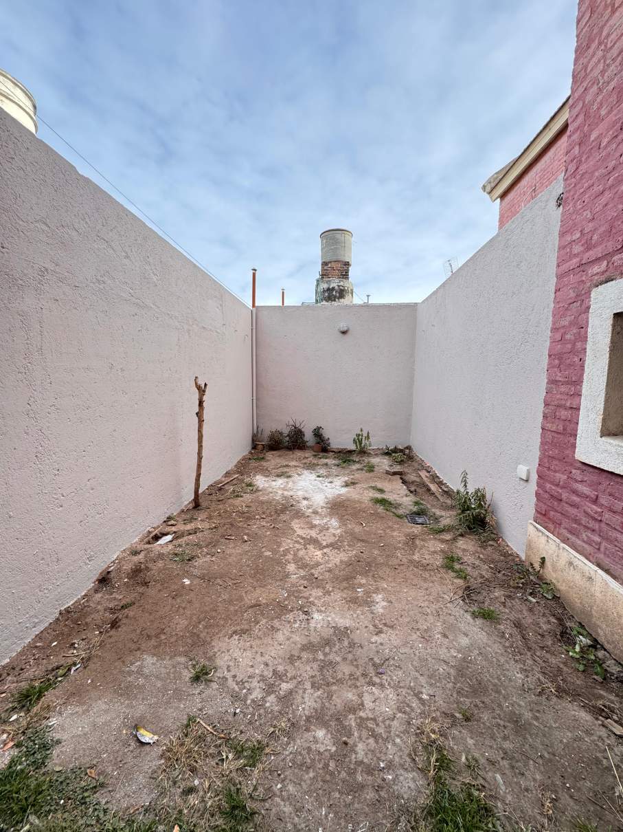 ALQUILER DUPLEX A METROS DE AV. SABATTINI - 2 DORM CON COCHERA Y  PATIO - VENI A VERLO!
