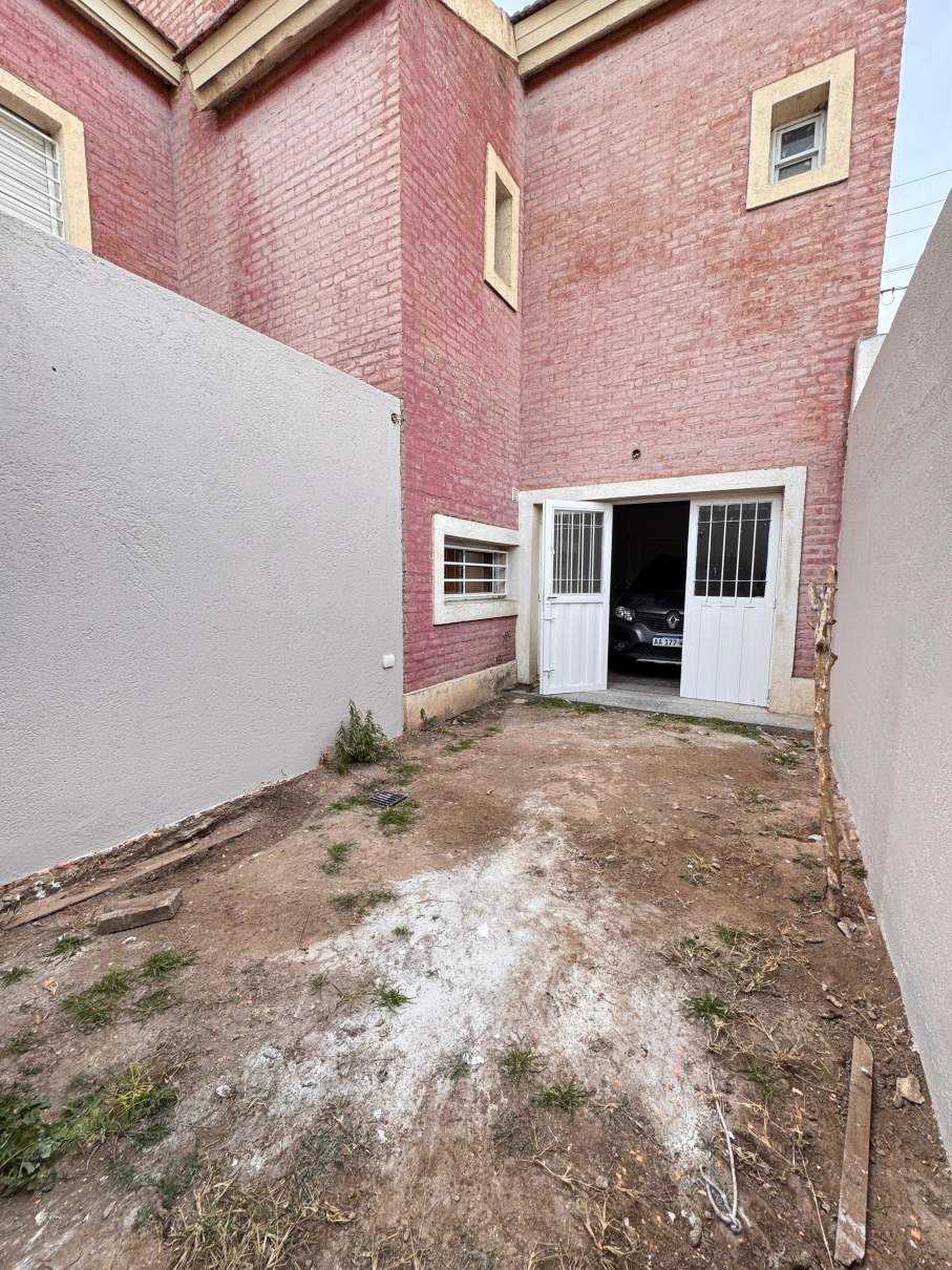 ALQUILER DUPLEX A METROS DE AV. SABATTINI - 2 DORM CON COCHERA Y  PATIO - VENI A VERLO!