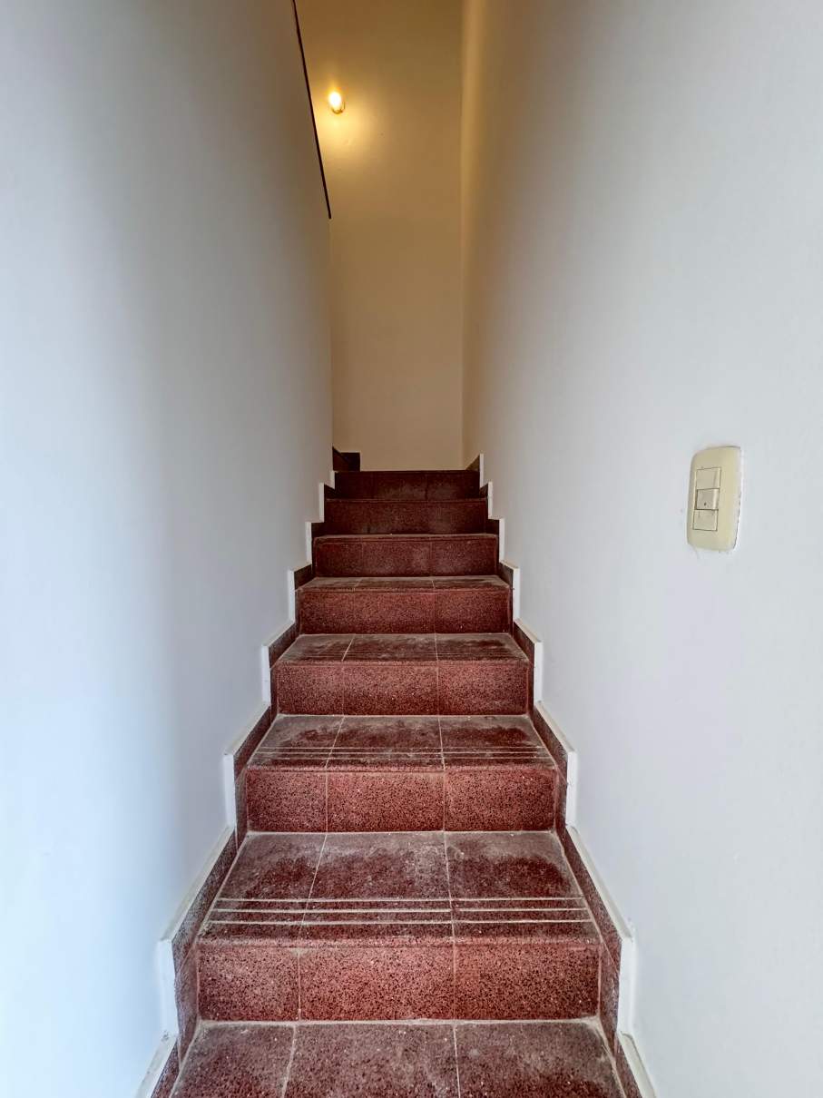 ALQUILER DUPLEX A METROS DE AV. SABATTINI - 2 DORM CON COCHERA Y  PATIO - VENI A VERLO!