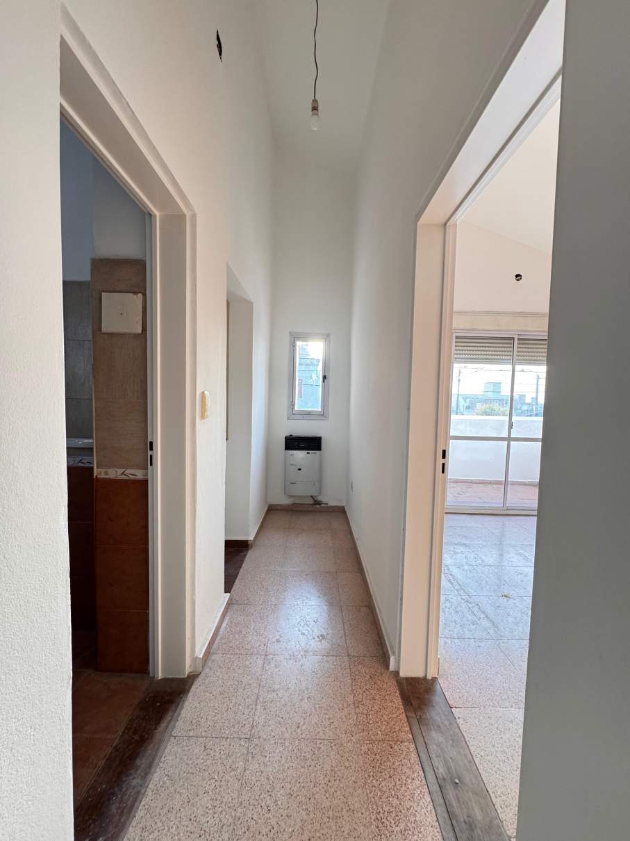 ALQUILER DUPLEX A METROS DE AV. SABATTINI - 2 DORM CON COCHERA Y  PATIO - VENI A VERLO!