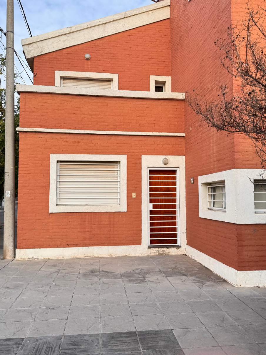 ALQUILER DUPLEX A METROS DE AV. SABATTINI - 2 DORM CON COCHERA Y  PATIO - VENI A VERLO!