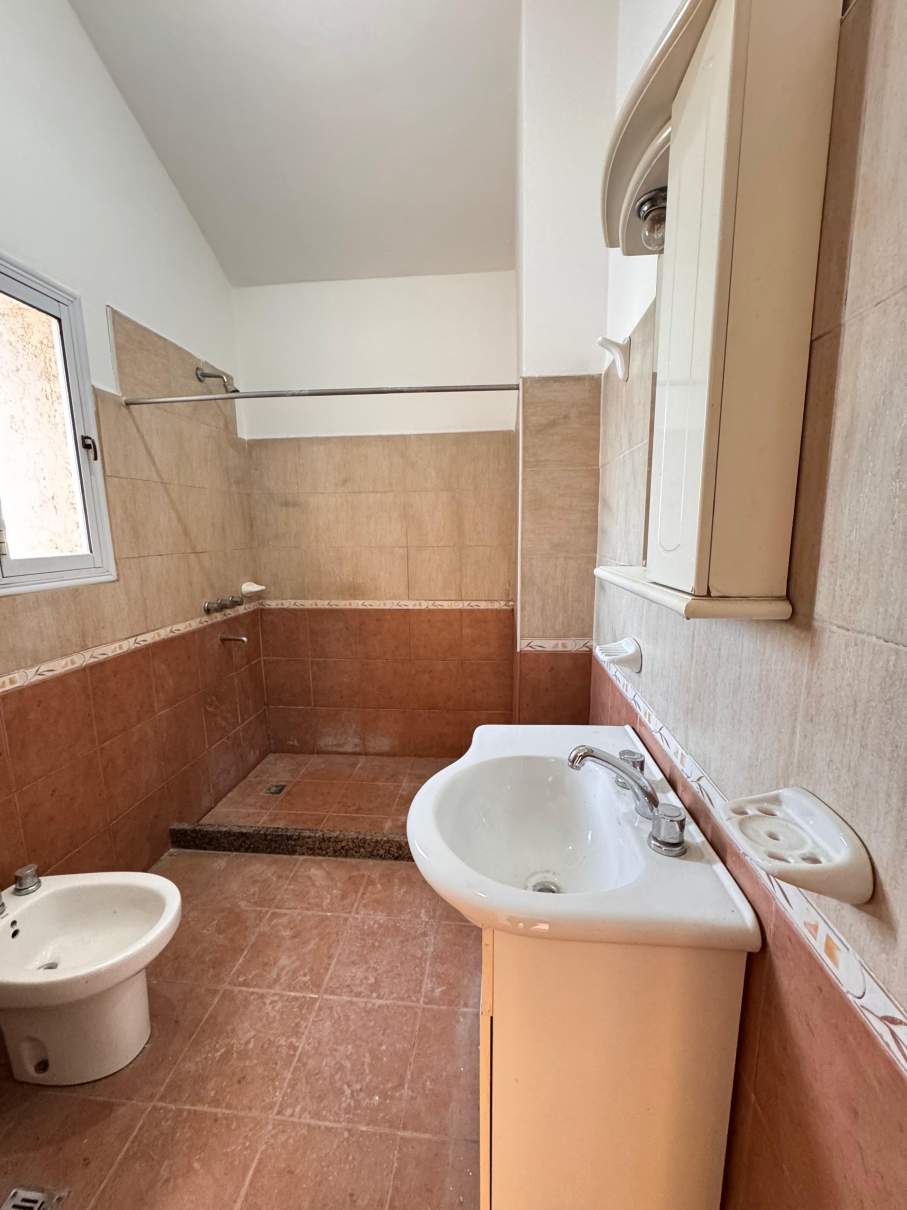 ALQUILER DUPLEX A METROS DE AV. SABATTINI - 2 DORM CON COCHERA Y  PATIO - VENI A VERLO!