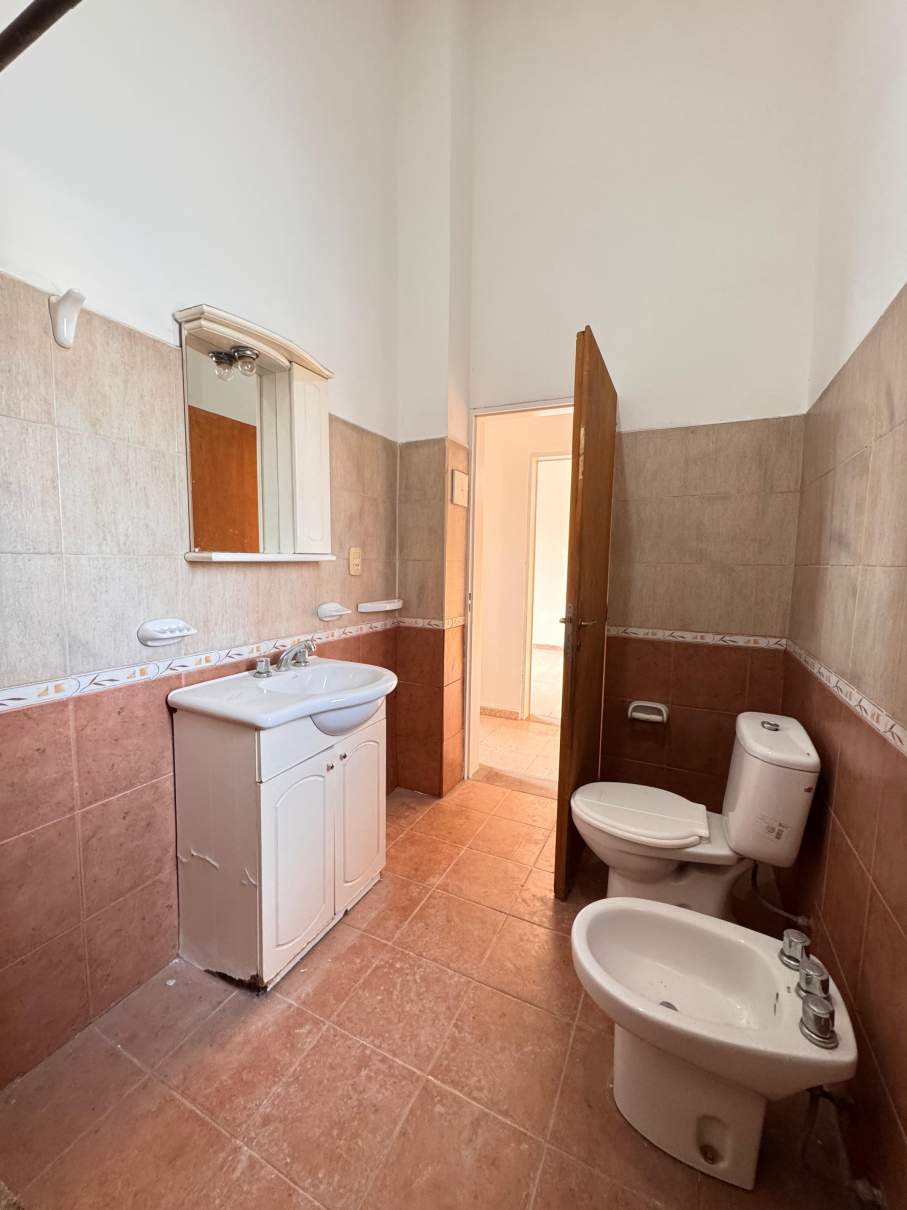 ALQUILER DUPLEX A METROS DE AV. SABATTINI - 2 DORM CON COCHERA Y  PATIO - VENI A VERLO!