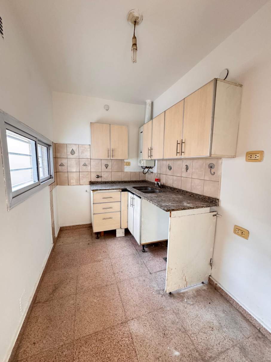ALQUILER DUPLEX A METROS DE AV. SABATTINI - 2 DORM CON COCHERA Y  PATIO - VENI A VERLO!