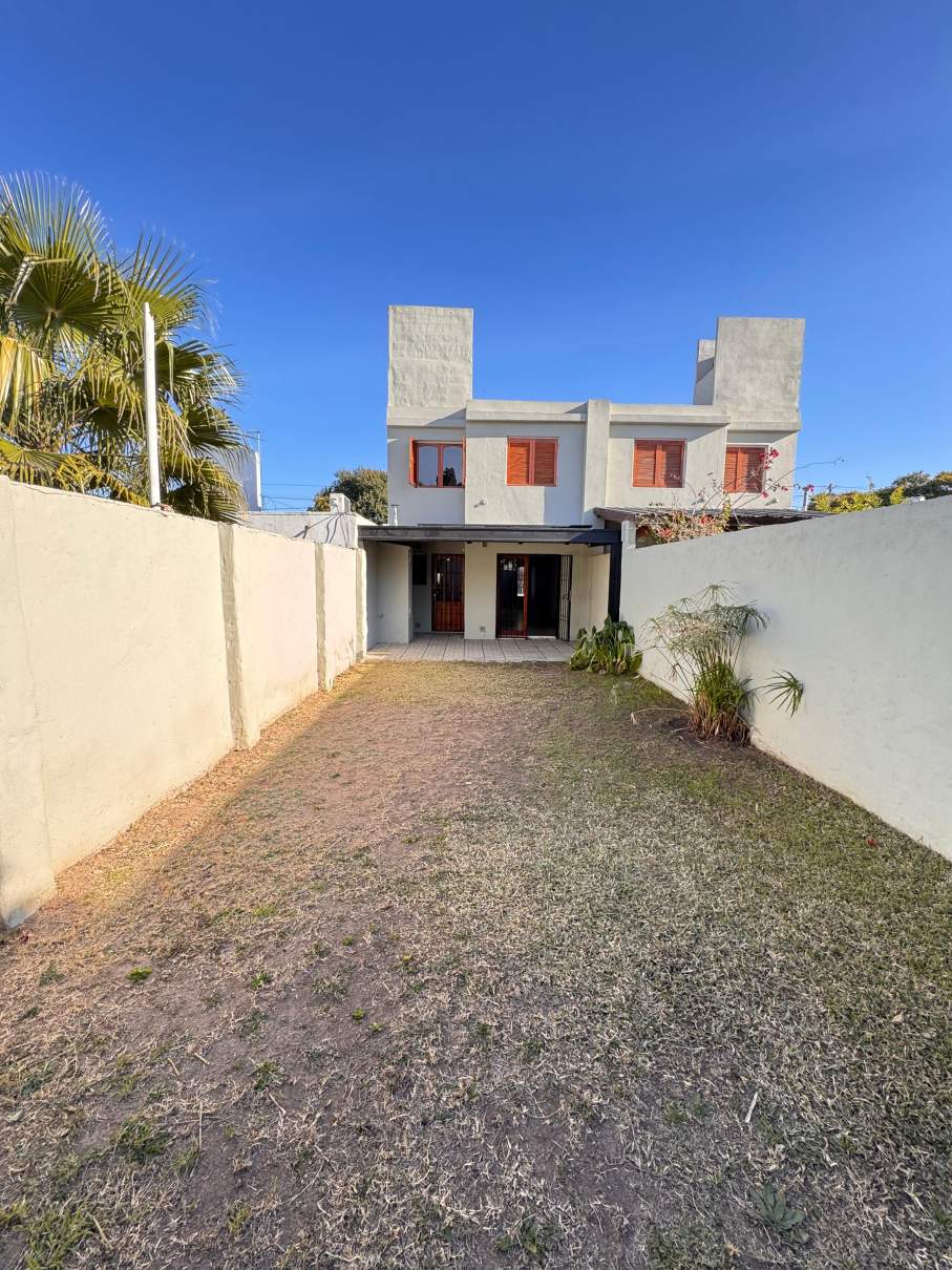 ALQUILER DUPLEX DE 2 DORMITORIOS  ESCRITORIO CON GARAGE Y PATIO ZONA - ORFEO SUPERDOMO - VENI A CONOCERLO!!!