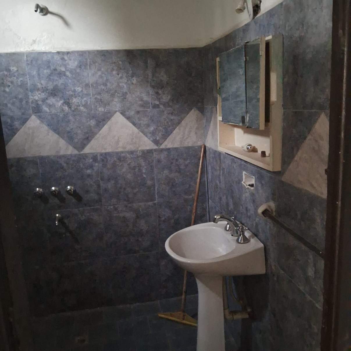 Casa de 2 dorm  Dpto en planta alta en Venta B Alberdi