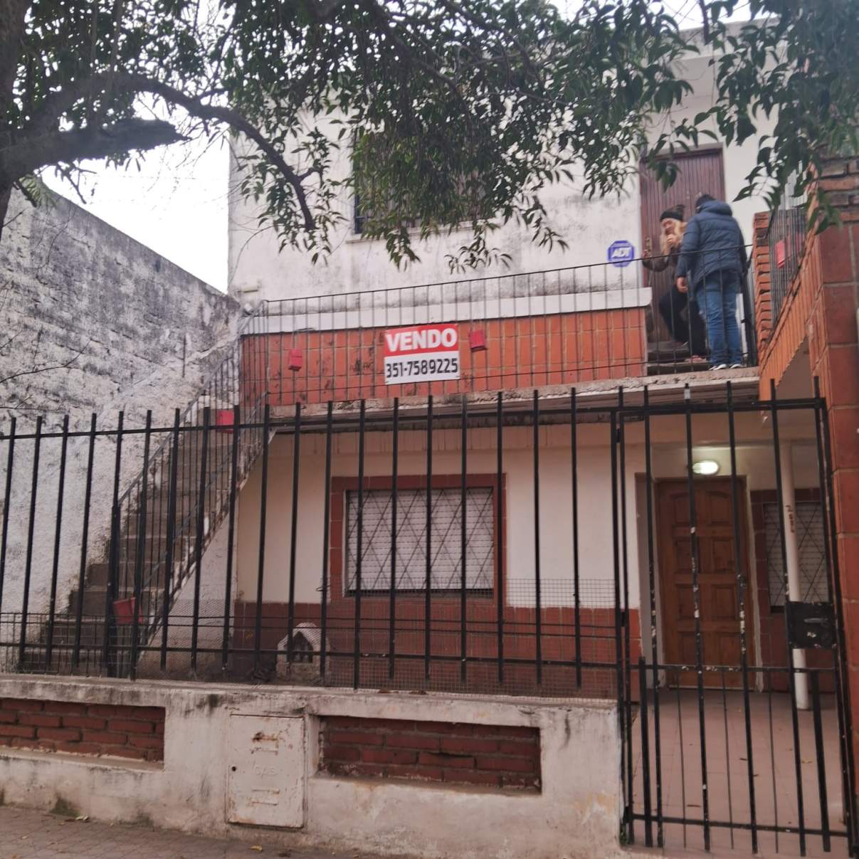 Casa de 2 dorm  Dpto en planta alta en Venta B Alberdi