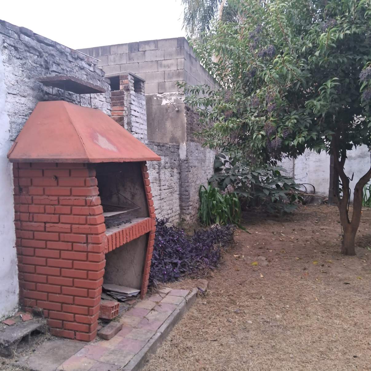 Casa de 2 dorm  Dpto en planta alta en Venta B Alberdi