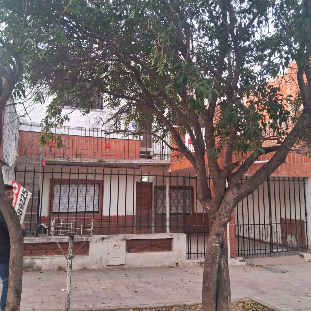 Casa de 2 dorm  Dpto en planta alta en Venta B Alberdi