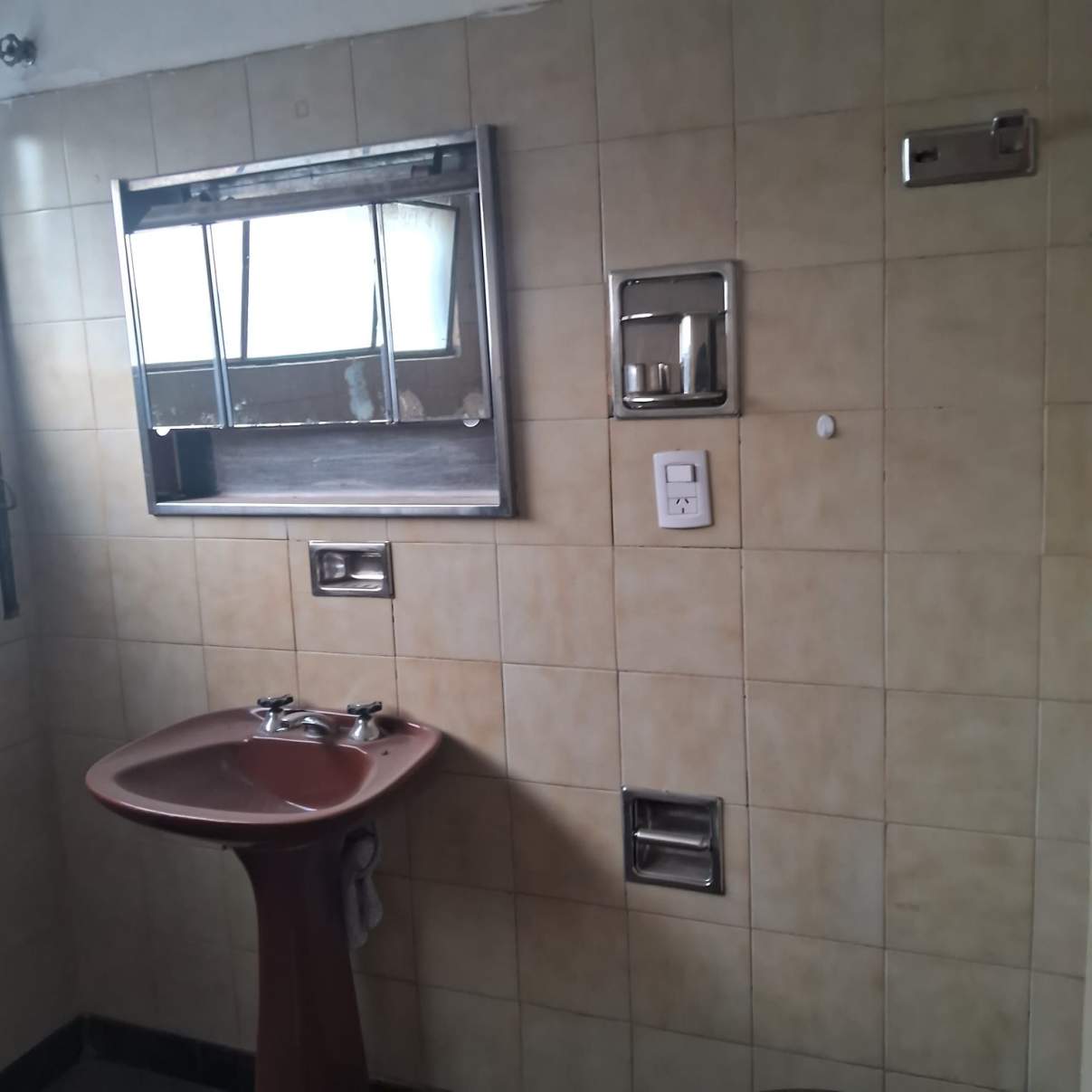 Casa de 2 dorm  Dpto en planta alta en Venta B Alberdi