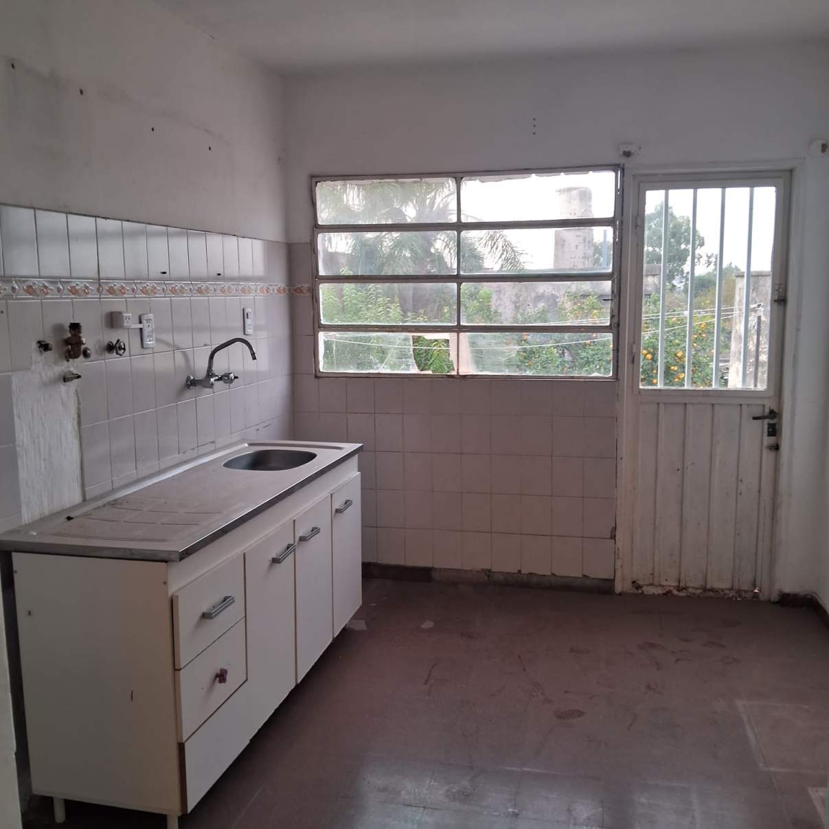 Casa de 2 dorm  Dpto en planta alta en Venta B Alberdi