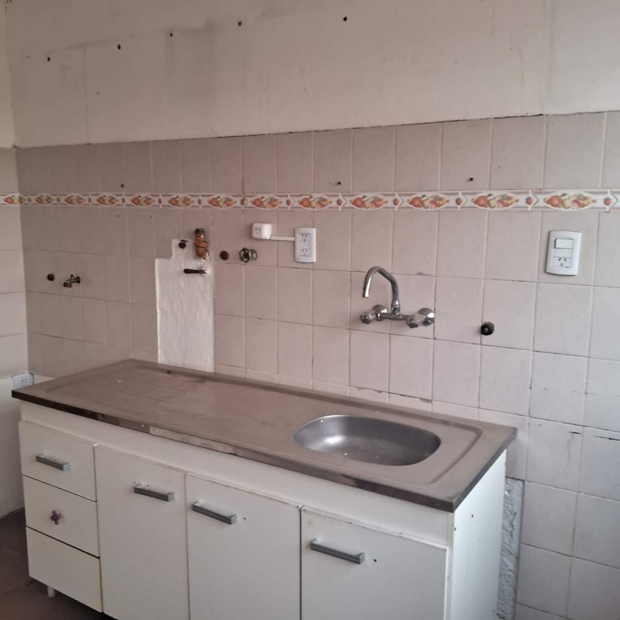 Casa de 2 dorm  Dpto en planta alta en Venta B Alberdi