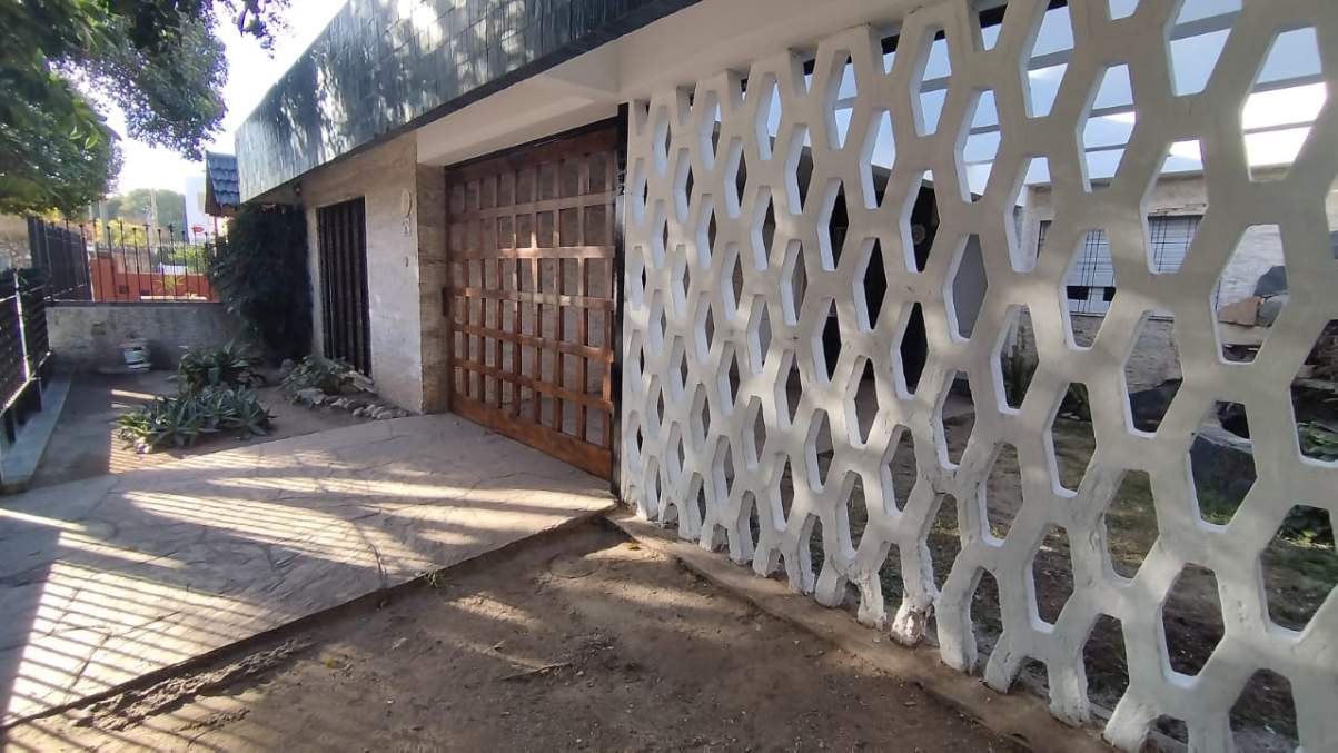 Alquilo Casa de 3 Dor- Patio - Cochera  B  Ayacucho