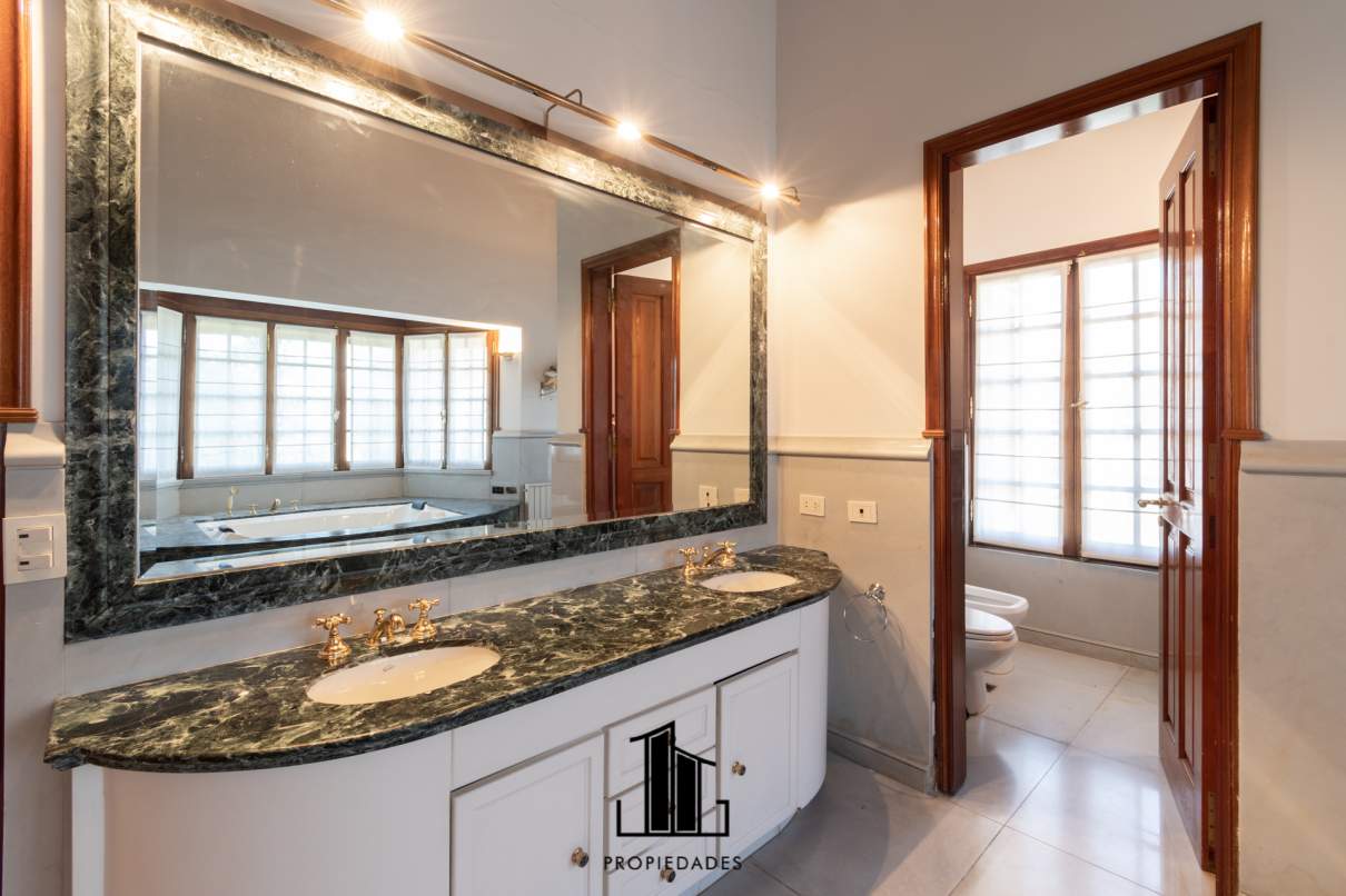 VENTA CASA PREMIUM EN COUNTRY LAS DELICIAS FONDO GOLF