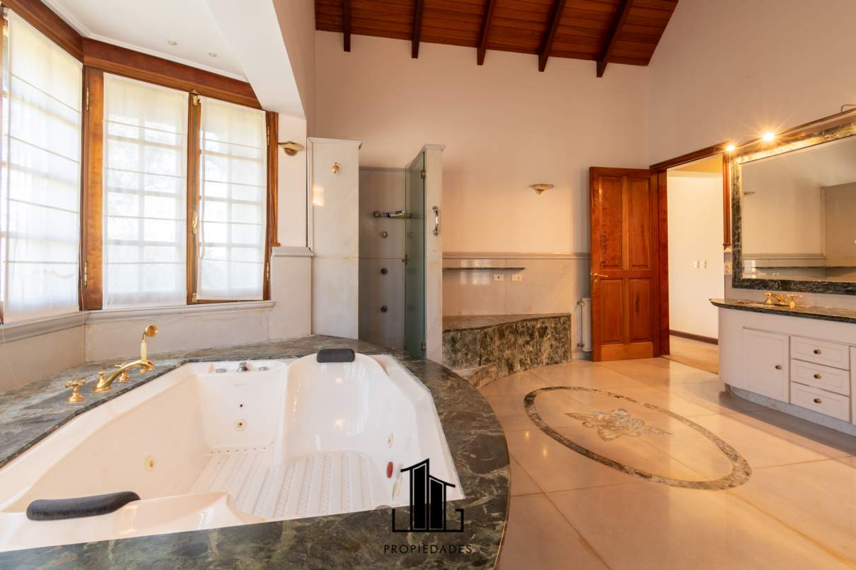 VENTA CASA PREMIUM EN COUNTRY LAS DELICIAS FONDO GOLF