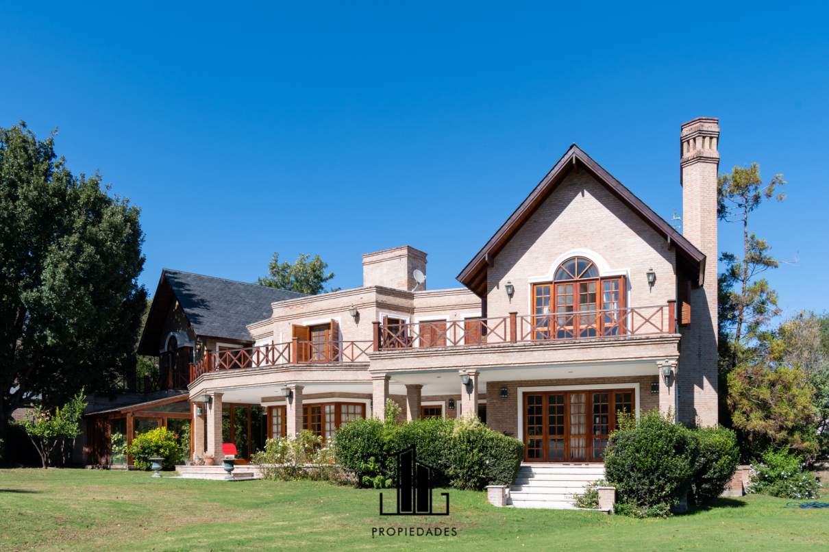 VENTA CASA PREMIUM EN COUNTRY LAS DELICIAS FONDO GOLF