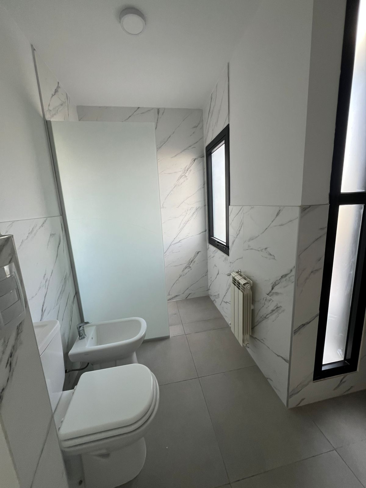 ¡Estrená tu Dúplex en Solares de Manantiales con Patio, Asador y Cochera Doble!
