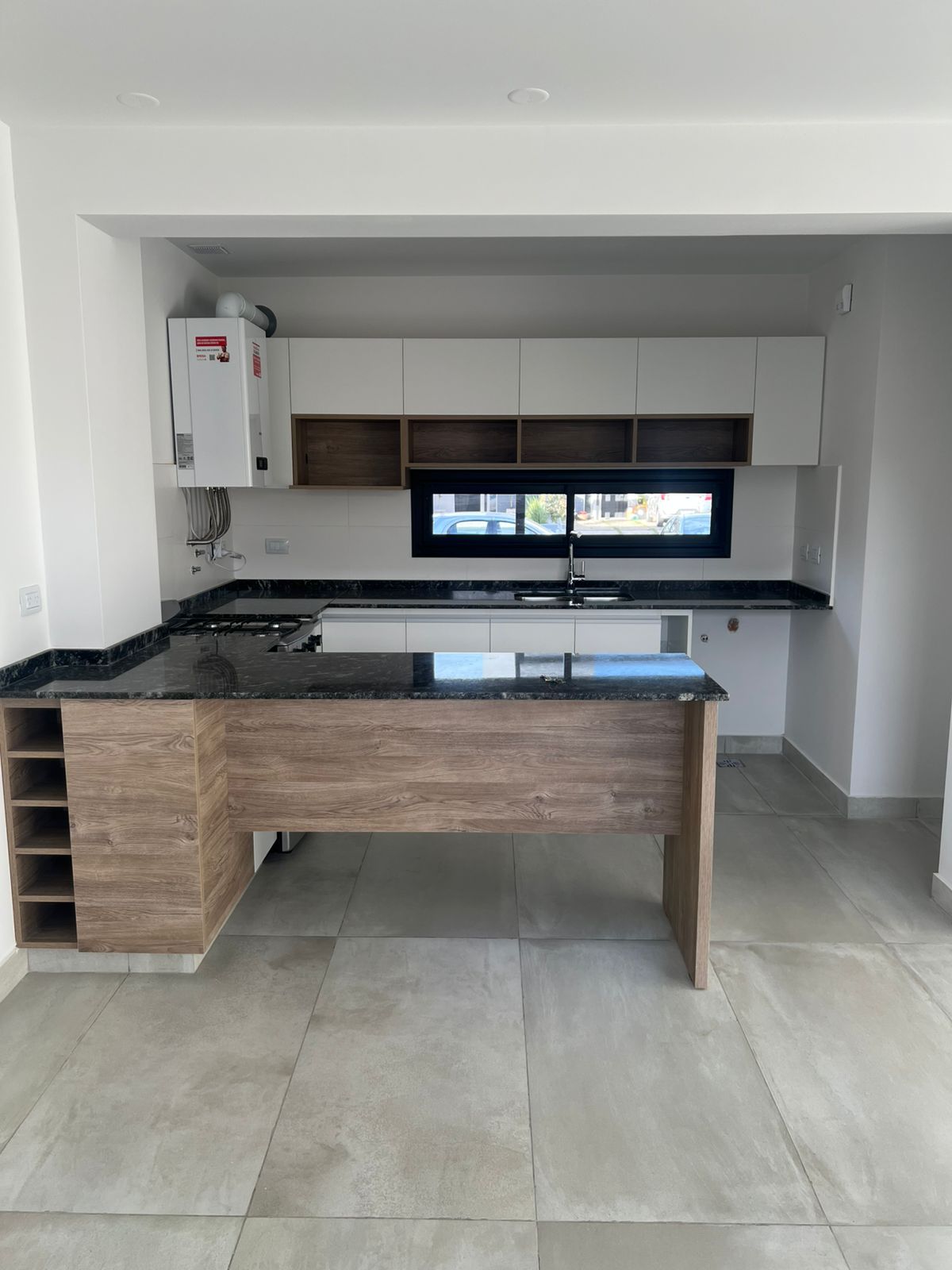 ¡Estrená tu Dúplex en Solares de Manantiales con Patio, Asador y Cochera Doble!