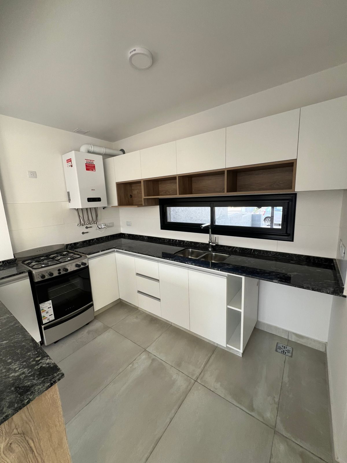 ¡Estrená tu Dúplex en Solares de Manantiales con Patio, Asador y Cochera Doble!