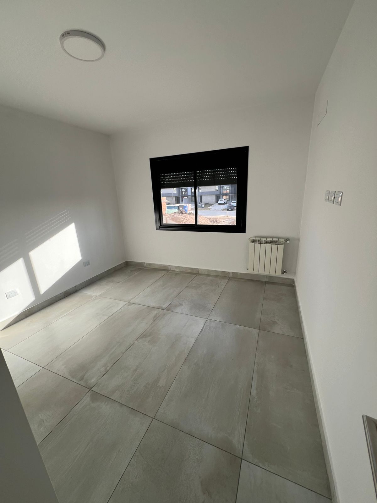 ¡Estrená tu Dúplex en Solares de Manantiales con Patio, Asador y Cochera Doble!