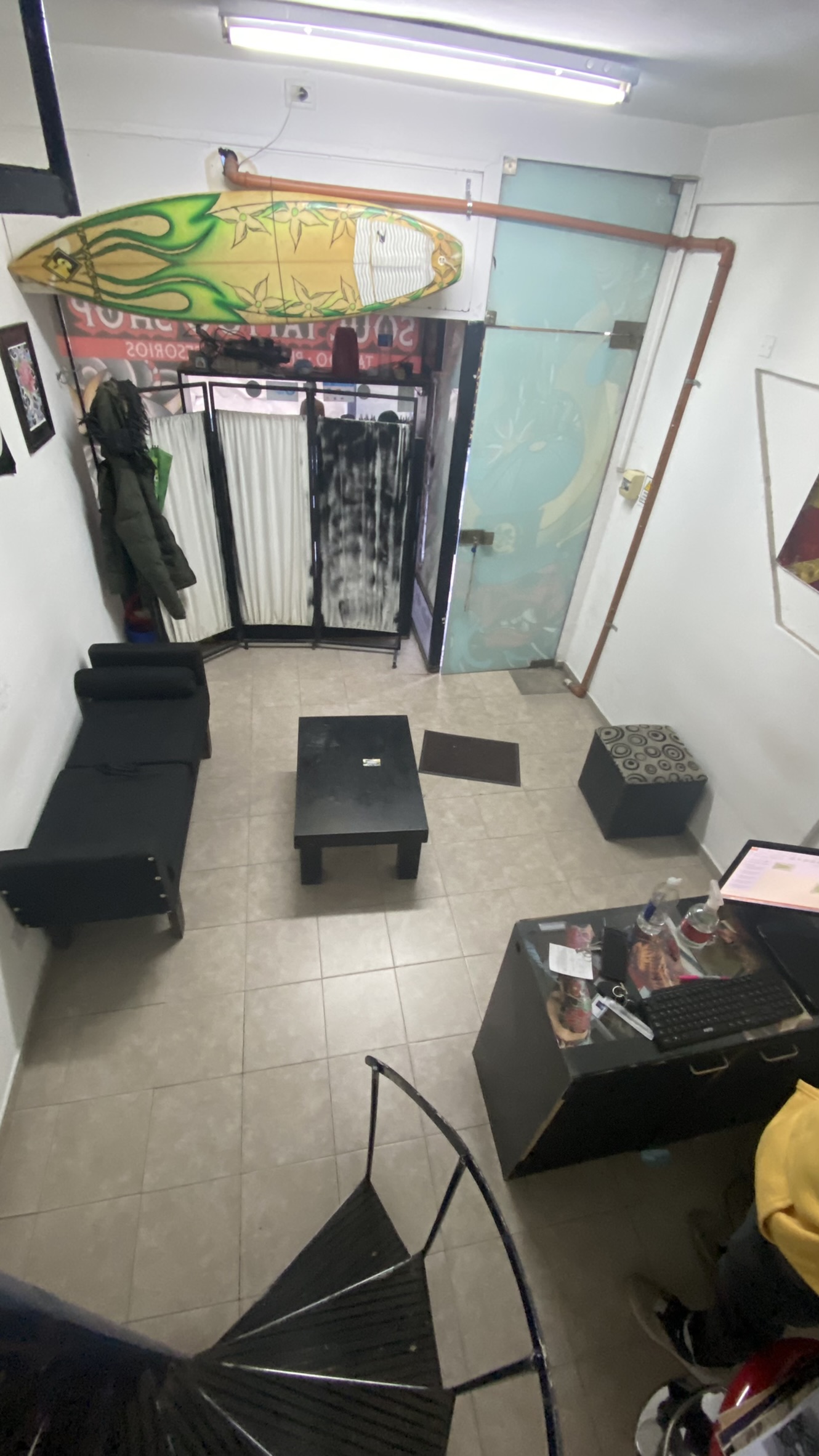 ALQUILER LOCAL COMERCIAL EN GALERÍA EN CENTRO