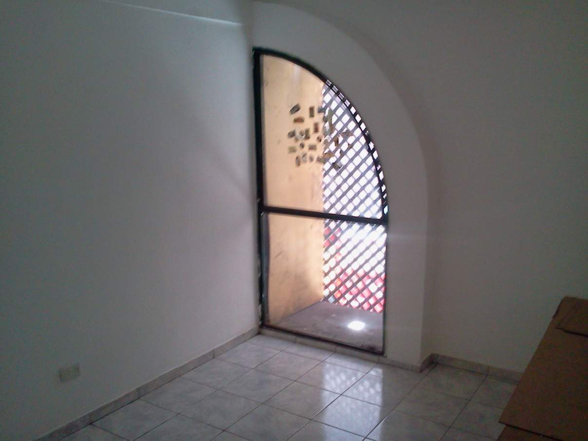 ALQUILER LOCAL COMERCIAL EN GALERÍA EN CENTRO
