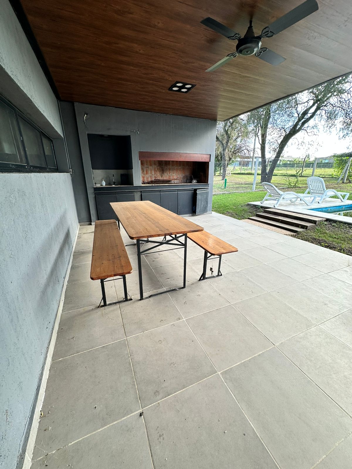 Casa en alquiler en Valle del Golf  2 Dormitorios  Amoblada  Pileta y Cochera Doble