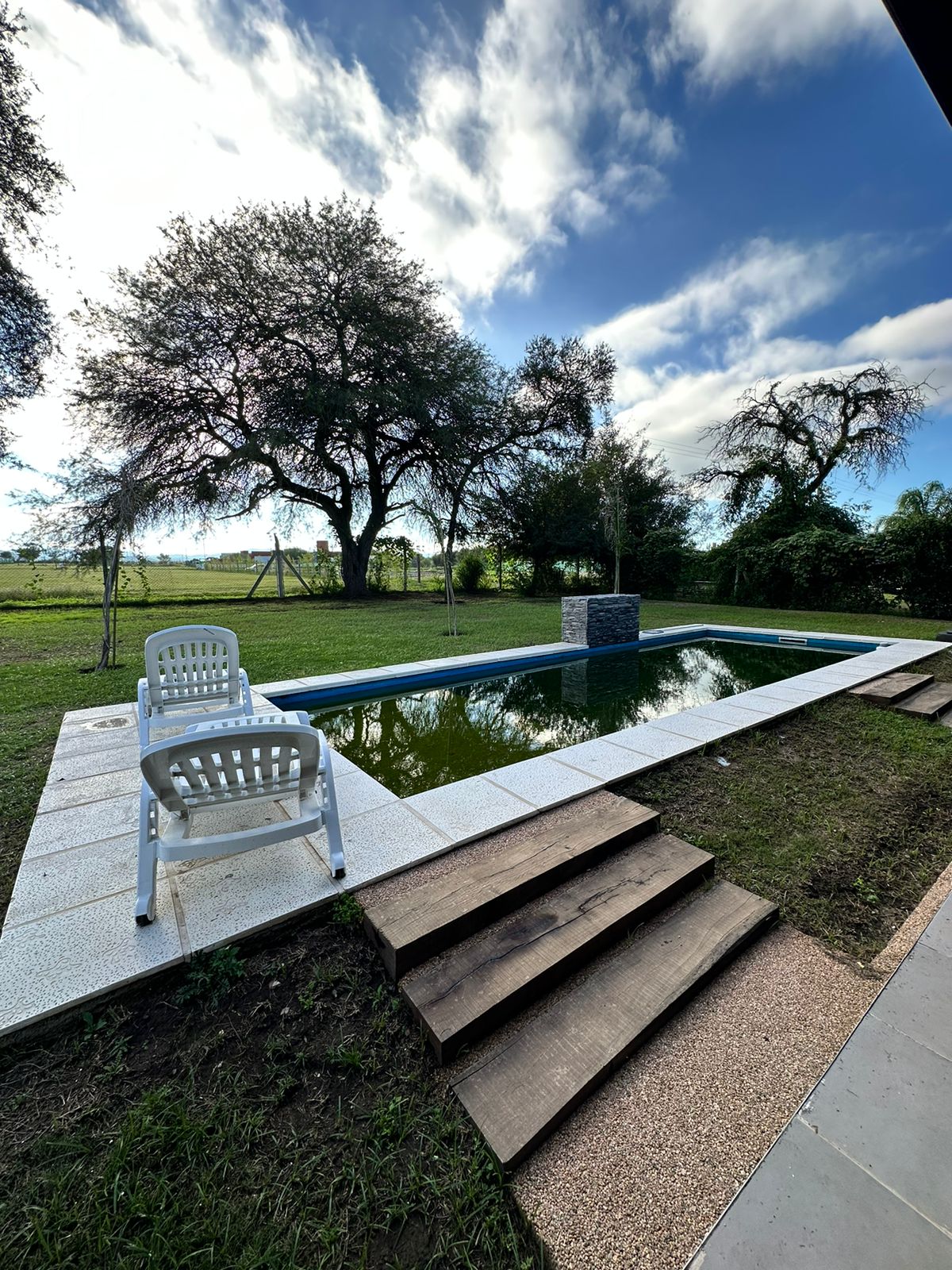 Casa en alquiler en Valle del Golf  2 Dormitorios  Amoblada  Pileta y Cochera Doble