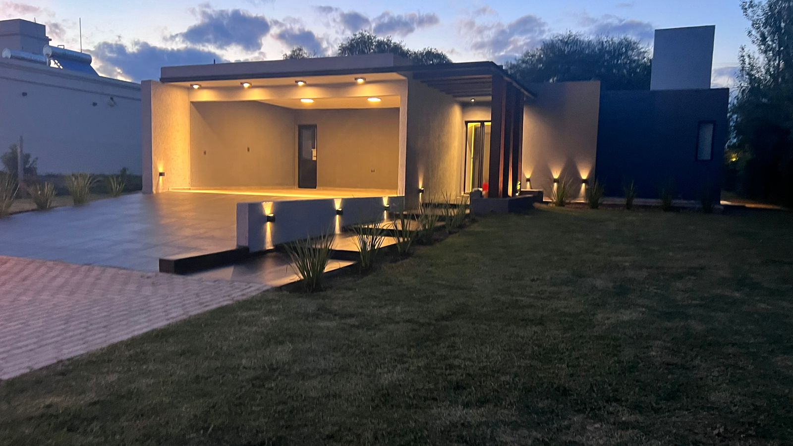 Casa en alquiler en Valle del Golf  2 Dormitorios  Amoblada  Pileta y Cochera Doble