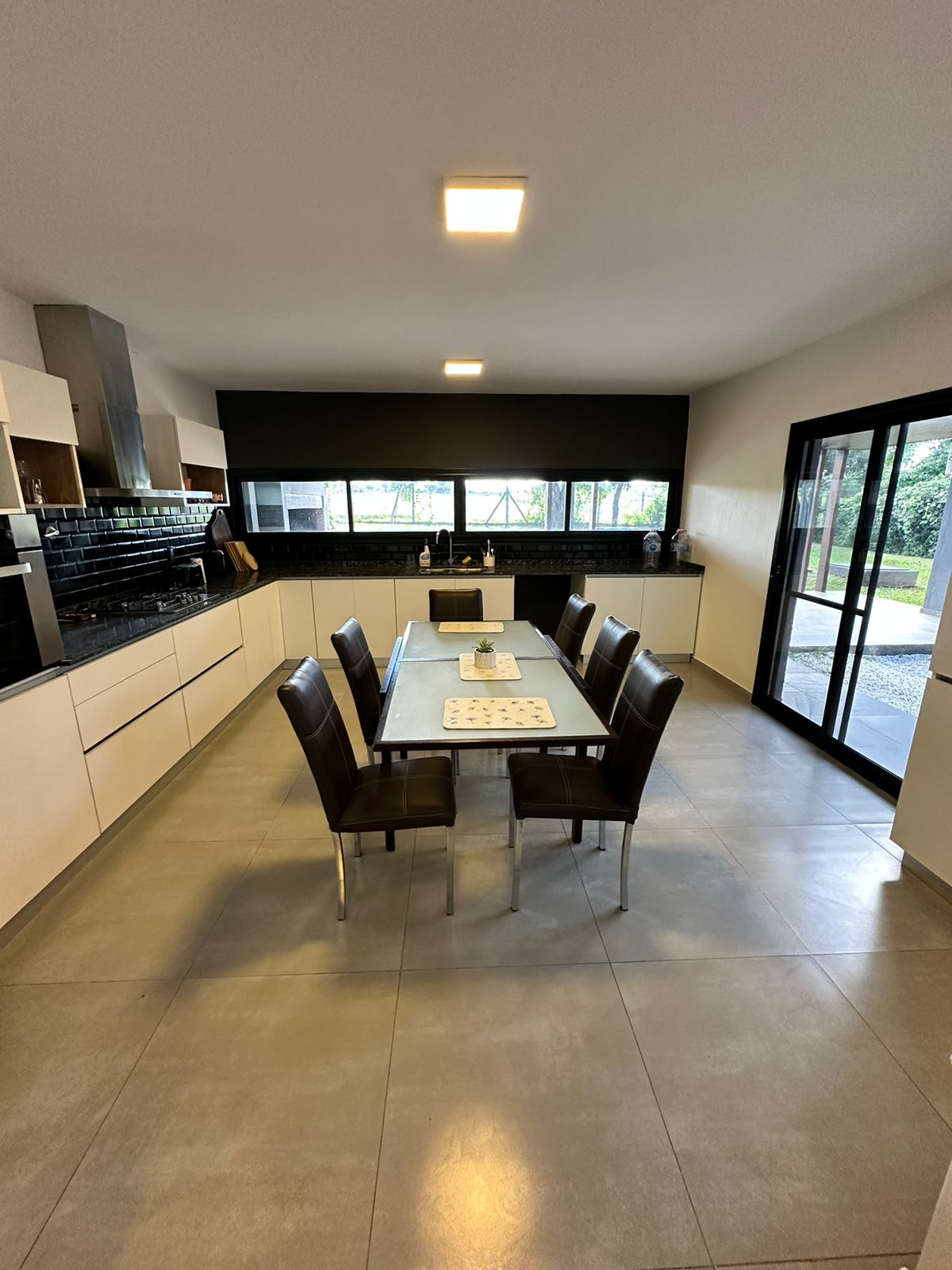 Casa en alquiler en Valle del Golf  2 Dormitorios  Amoblada  Pileta y Cochera Doble