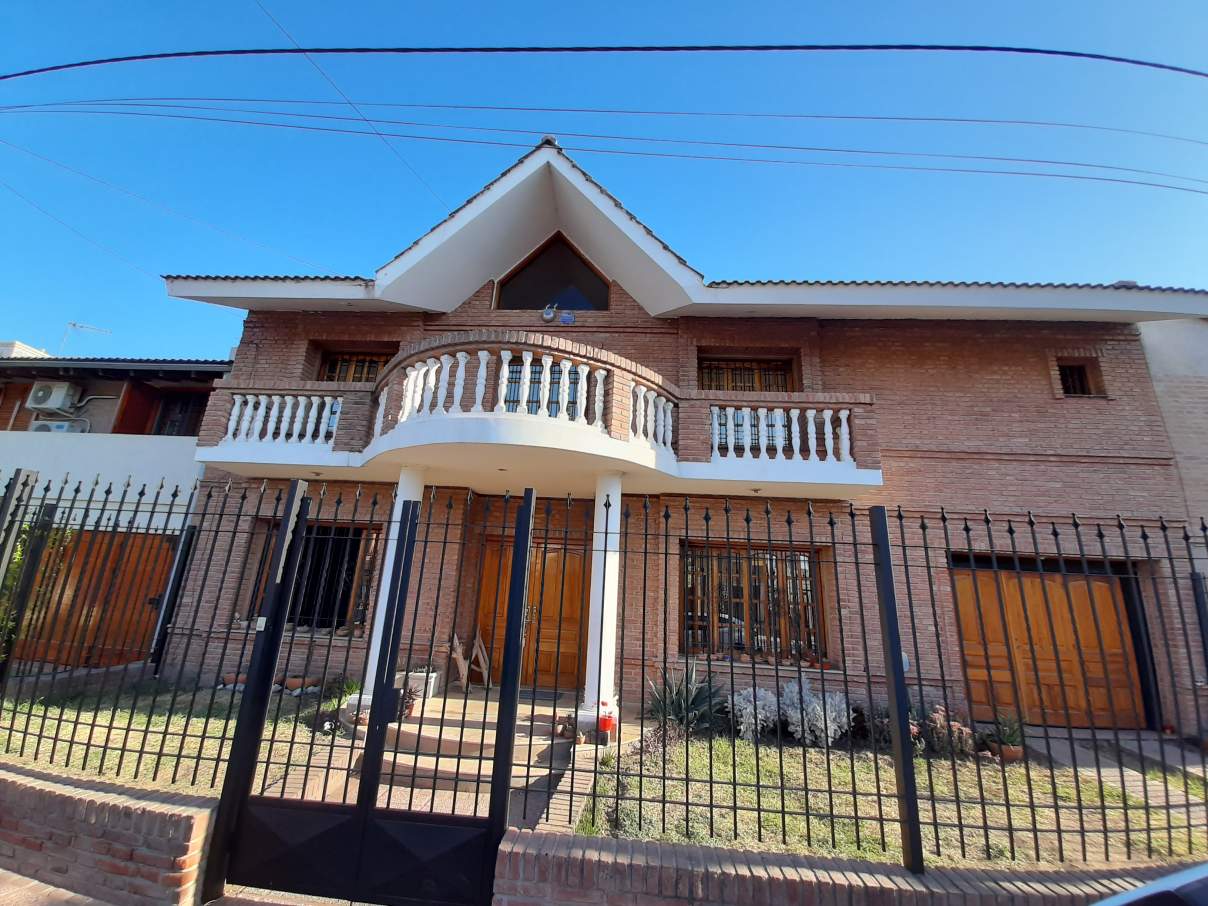 Venta casa 4 dormitorios -  Ampliación Poeta Lugones - Córdoba